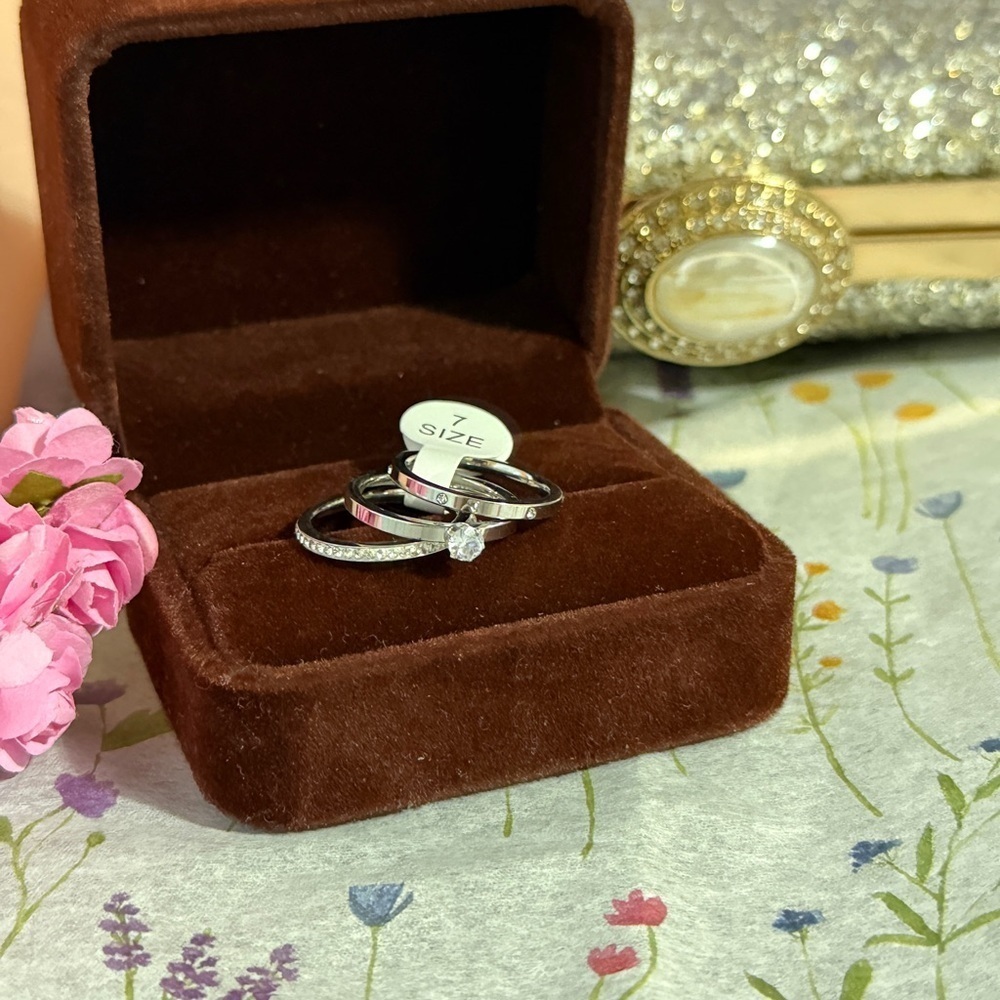 Silver Rings with Crystals - Picture 5 of 6